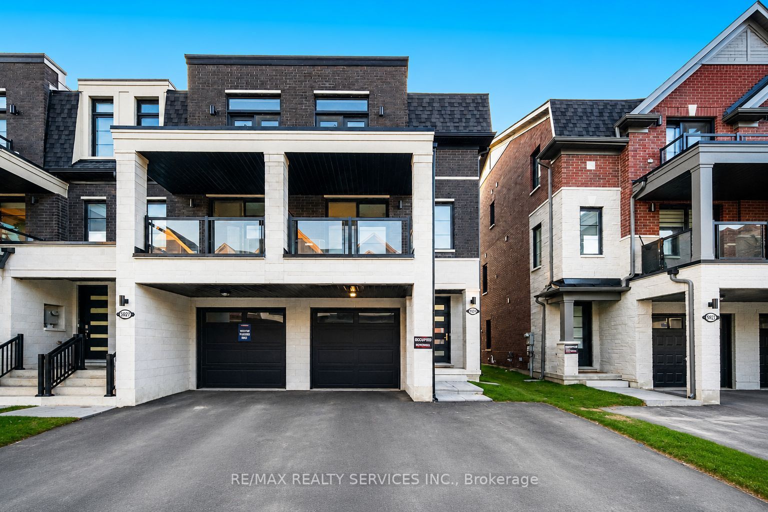 5925 Saigon Street, Mississauga, ON L5V 2V9