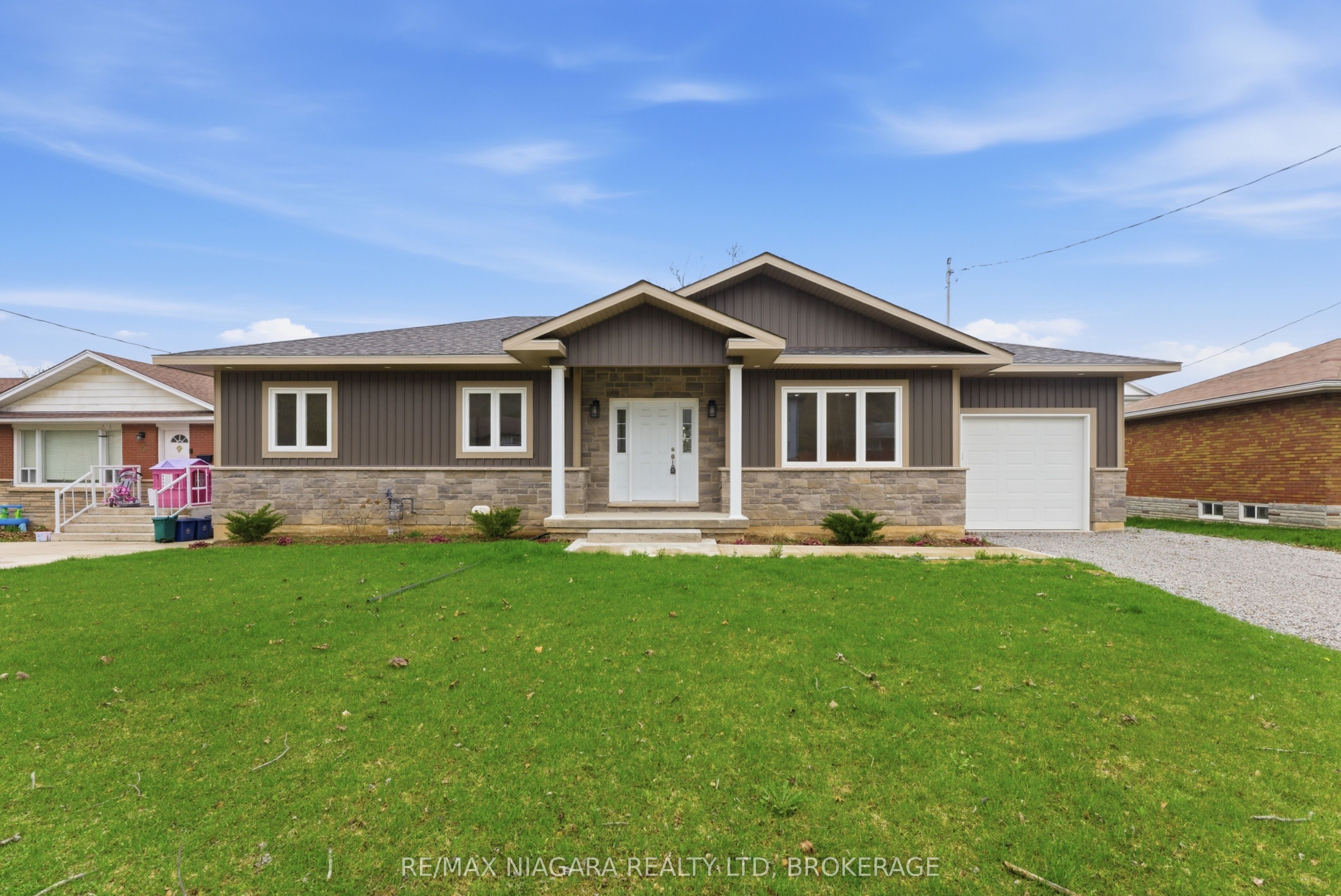 17 GLENBARR Road, St. Catharines, ON L2T 1Y2