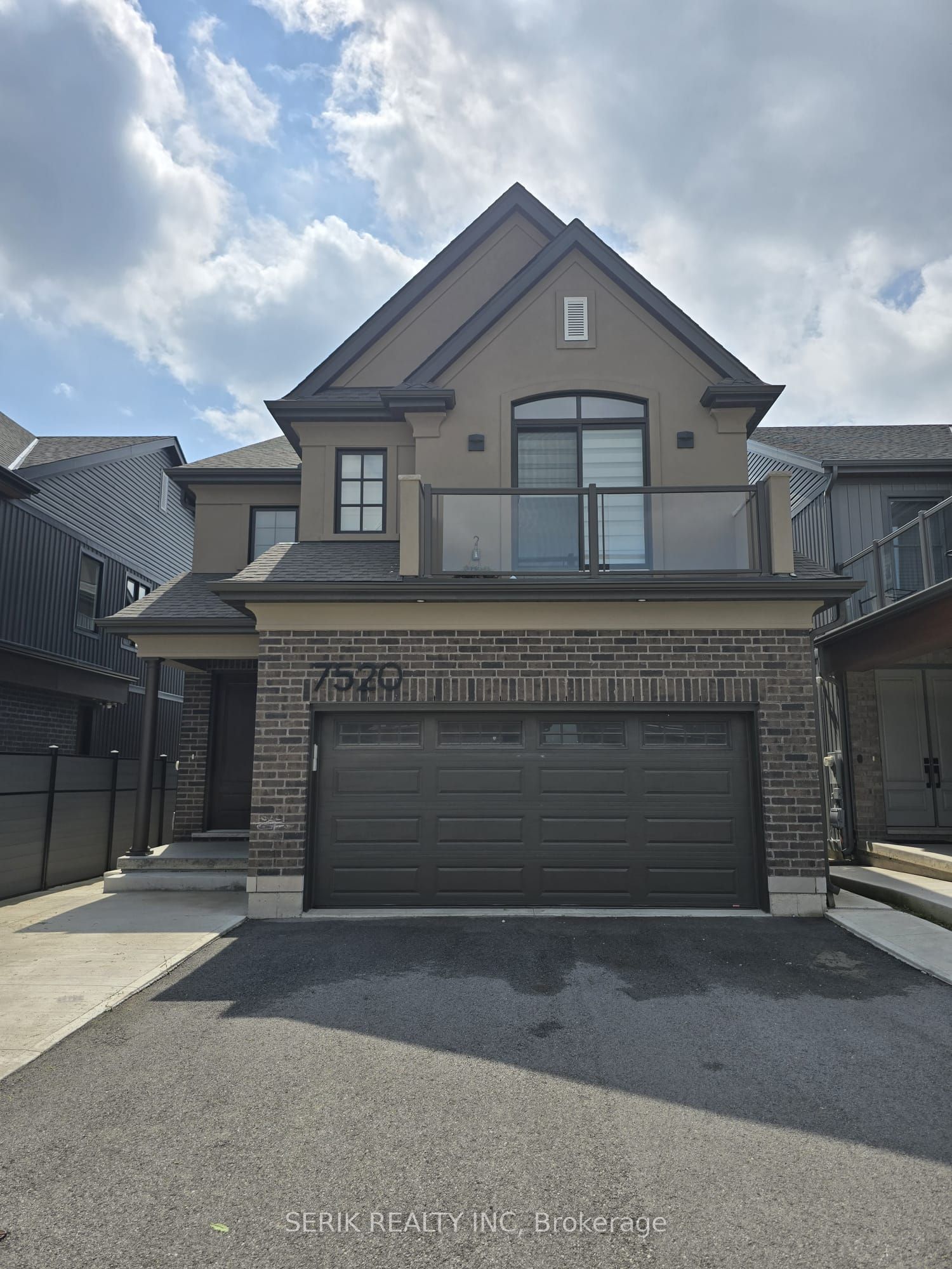 7520 Splendour Drive N, Niagara Falls, ON L2H 3V8